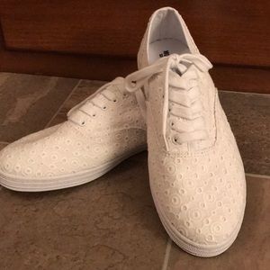 Price Drop 🌼White sneakers